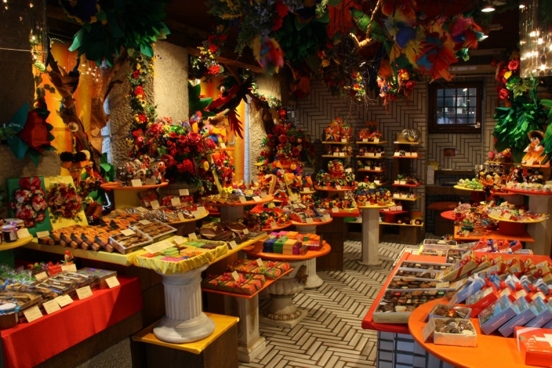 vitrine-BENDEJUN-min_candy_store_chocolate_shop_chocolate_switzerland-393515