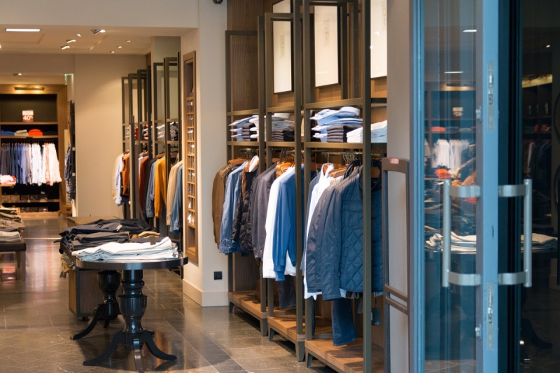 vitrine-BENDEJUN-min_shop_clothes_clothing_shopping_mall_shopping_kielce_crown_poland-862477