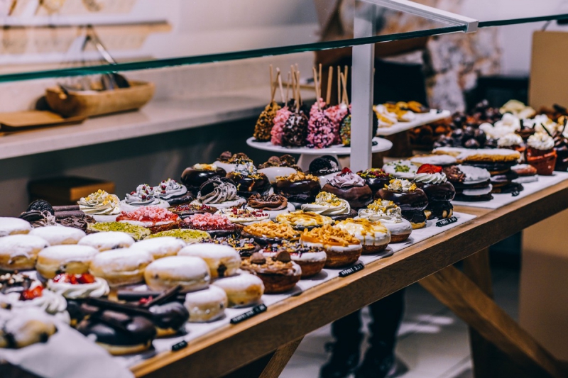 vitrine-BENDEJUN-min_shop_dessert_pastry_bakery_counter-184398